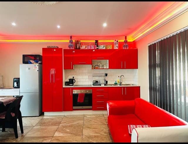 5 BEDROOM HOUSE FOR SALE IN BLUFF
